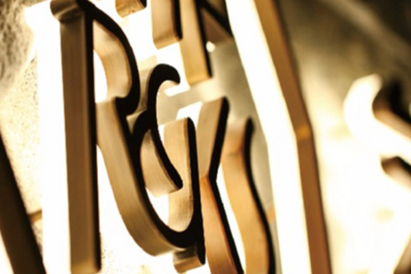 广告雕刻机加工的发光字