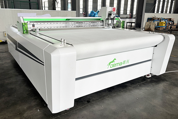 得马F11高速裁切机