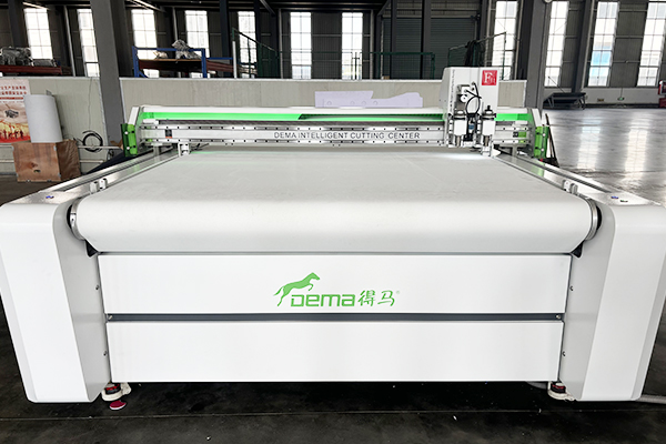 得马F11高速裁切机